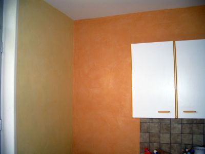 Stuc-en-2-teintes-sur-murs-de-cuisine-avec-savon-de-protection  bzY5Q
